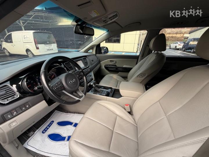 Kia Carnival 3.3 Gasoline Noblesse 8