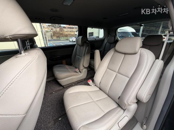 Kia Carnival 3.3 Gasoline Noblesse 9