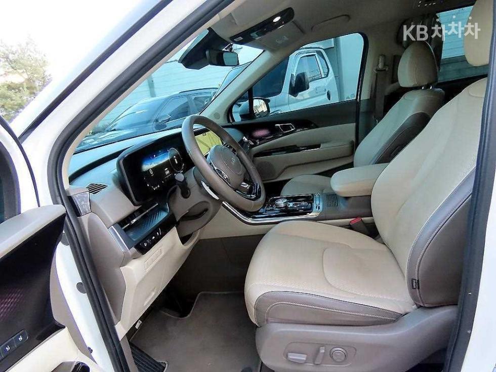 2022 - kia carnival