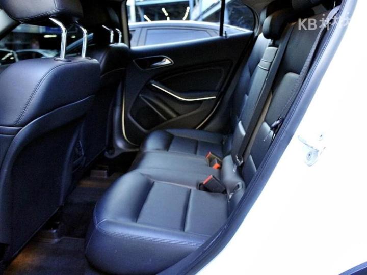 Mercedes-Benz GLA-Class X156 GLA250 4 Matic 7