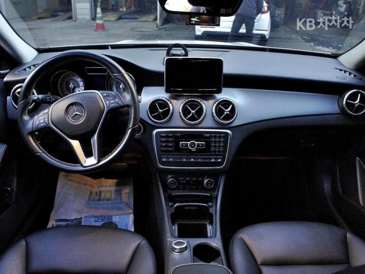 Mercedes-Benz GLA-Class X156 GLA250 4 Matic 8