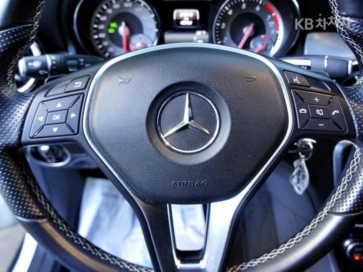 Mercedes-Benz GLA-Class X156 GLA250 4 Matic 9