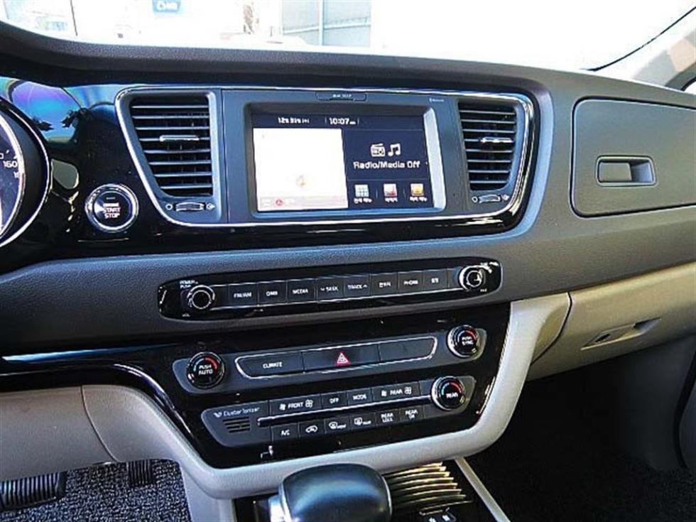 2017 - kia carnival