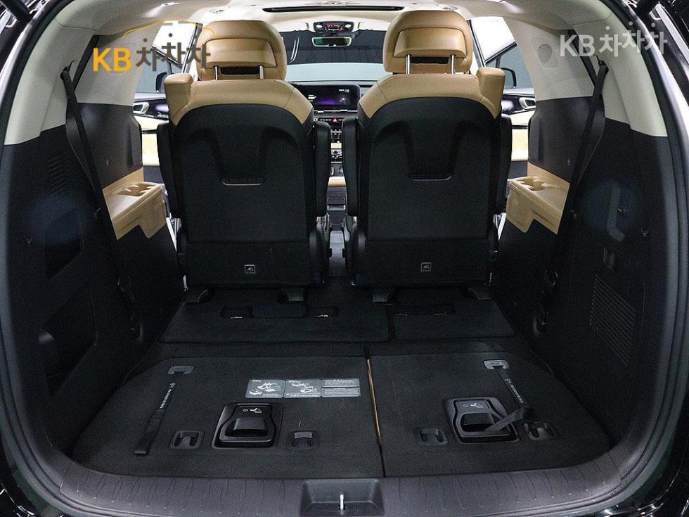 2023 - kia carnival