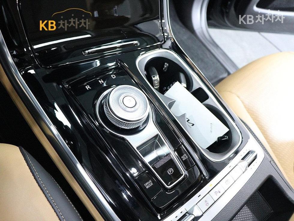 2023 - kia carnival