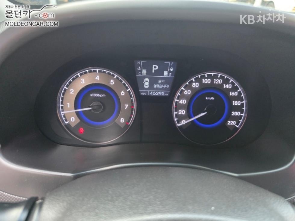 2011 - hyundai accent