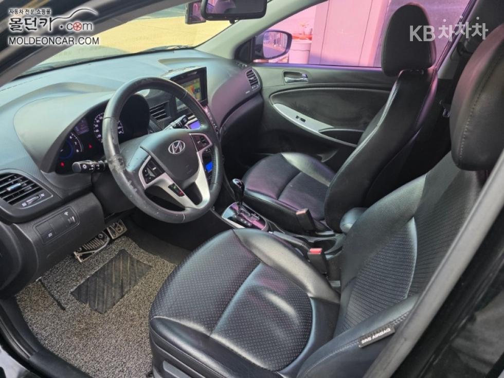 2011 - hyundai accent