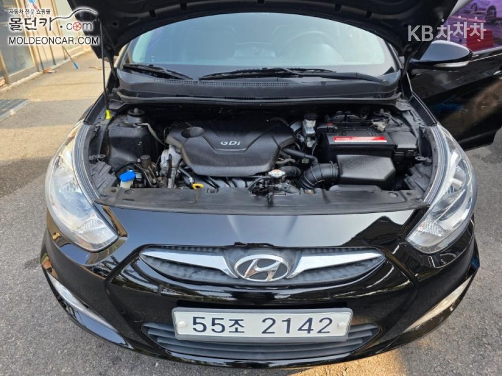 2011 - hyundai accent
