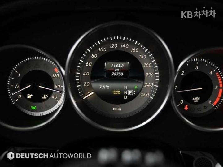 Mercedes-Benz CLS-Class W218 CLS250d 4 Matic AMG Line W218 9