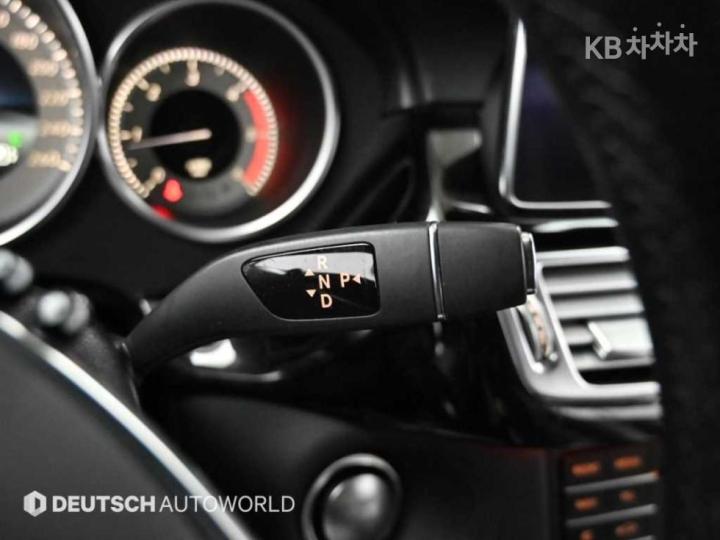 Mercedes-Benz CLS-Class W218 CLS250d 4 Matic AMG Line W218 10