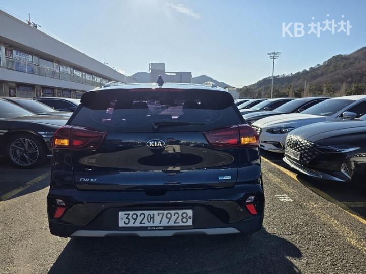 Kia Niro 1.6 HEV Prestige 4