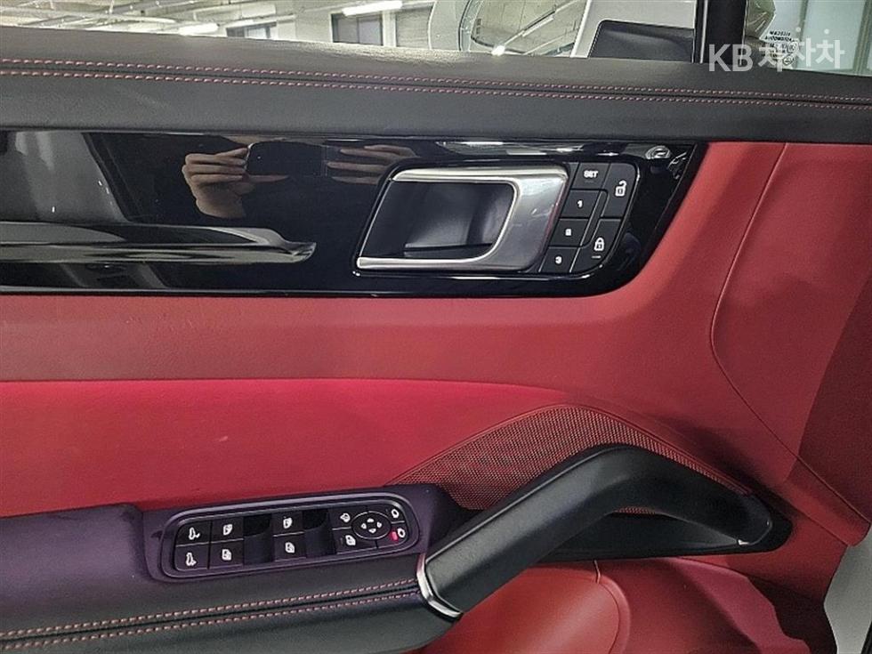 2023 Porsche (9Y0) photo