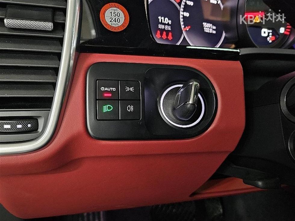 2023 Porsche (9Y0) photo