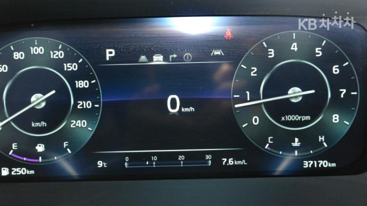 Kia K3 GT BD 1.6 T-GDi 5 Duo Signature 6