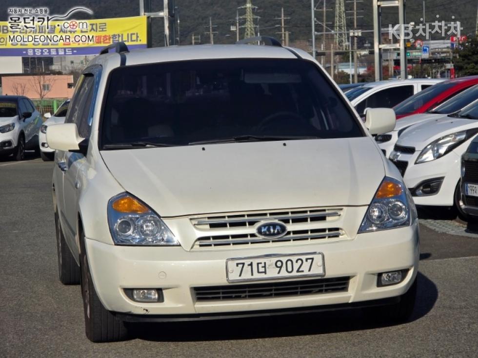 2010 kia grand carnival