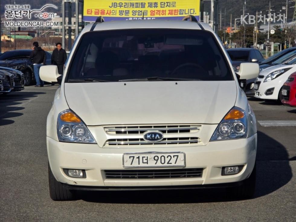 2010 - kia grand carnival