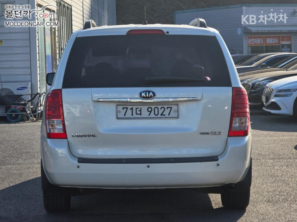 2010 - kia grand carnival