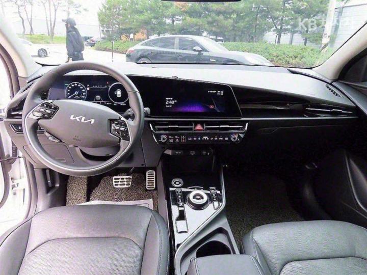 Kia Niro The 1.6 HEV Signature 8