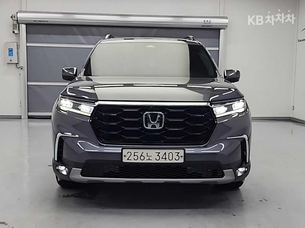 2023 Honda 4 photo