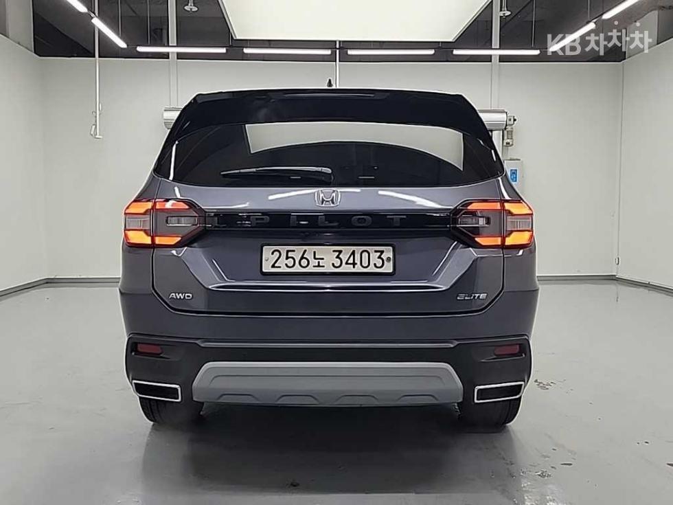 2023 Honda 4 photo