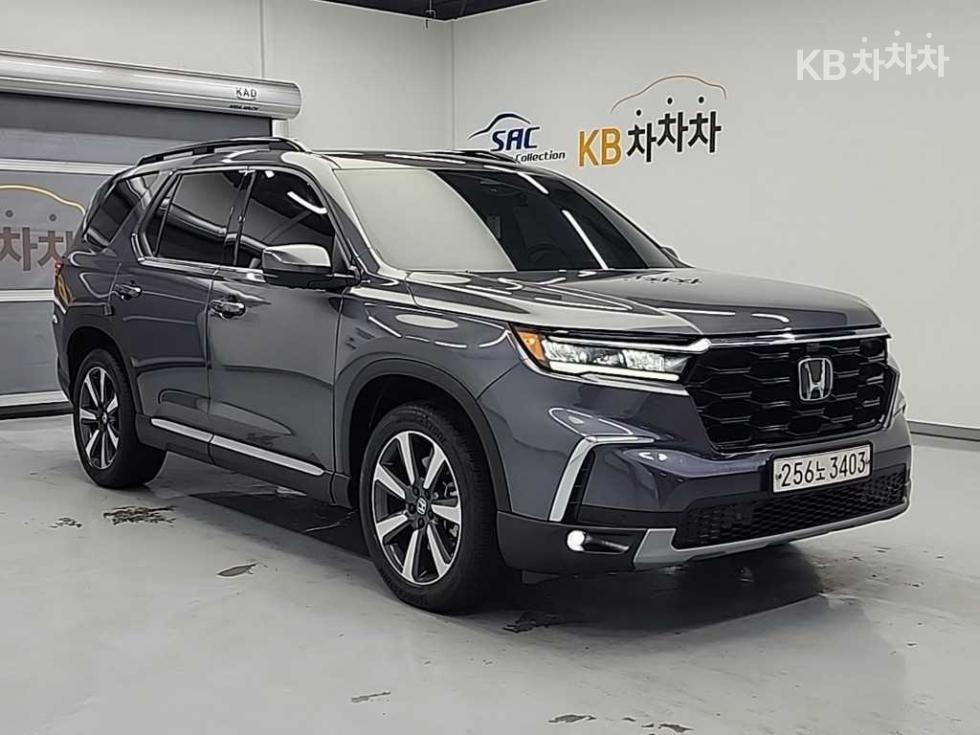 2023 Honda 4 photo