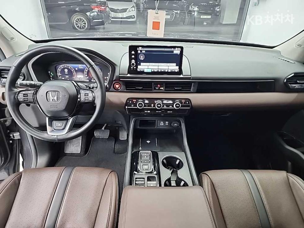 2023 Honda 4 photo