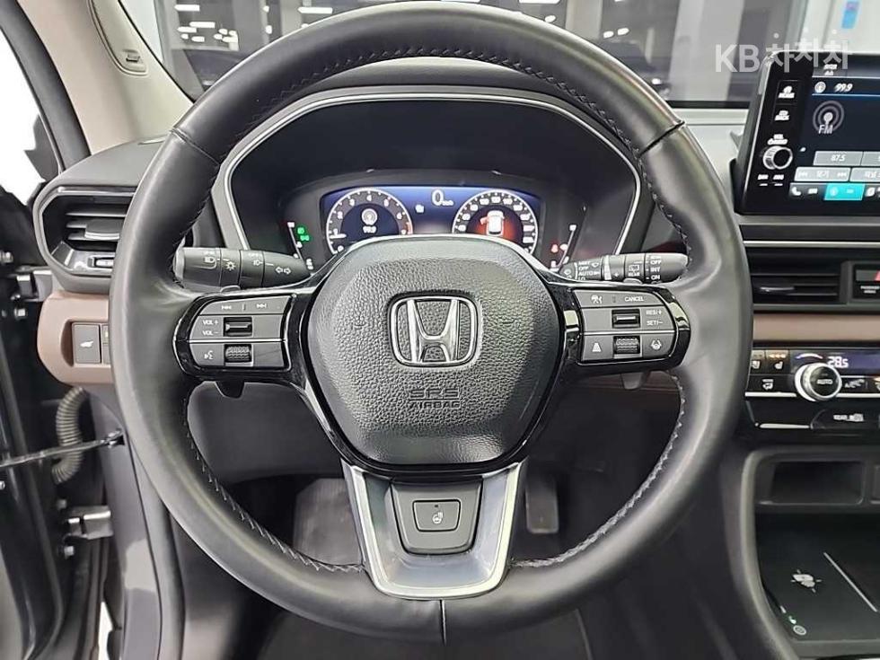 2023 Honda 4 photo