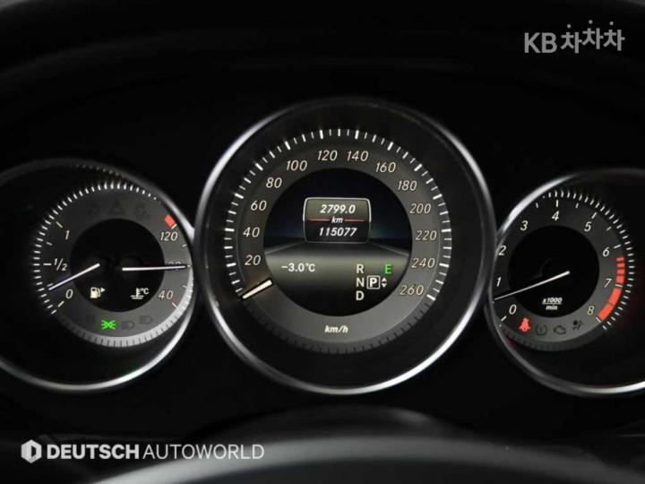 Mercedes-Benz CLS-Class W218 CLS400 W218 9