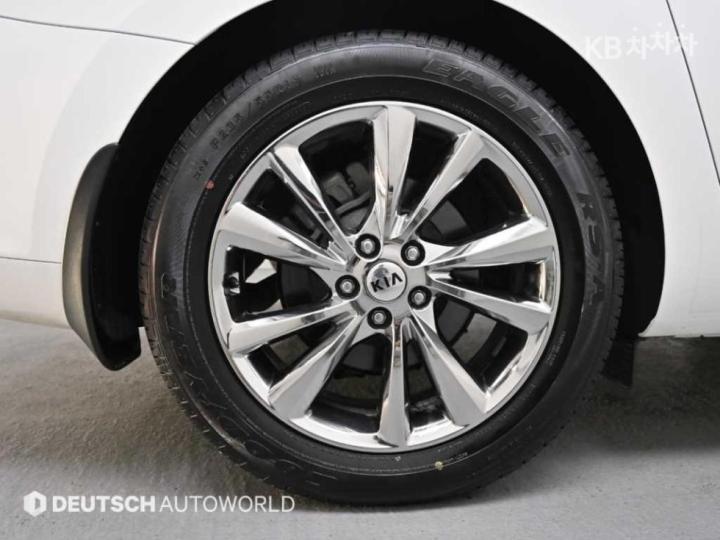 Kia Carnival The New 7 Seater 2.2 Diesel Limousine President — фото 5