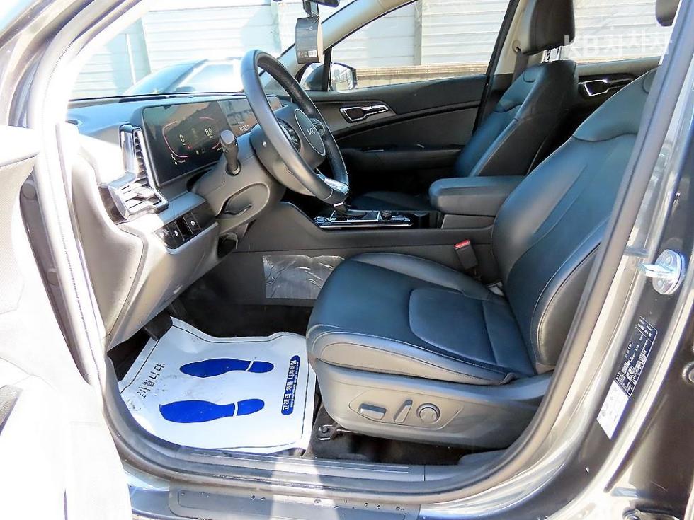 2023 - kia sportage