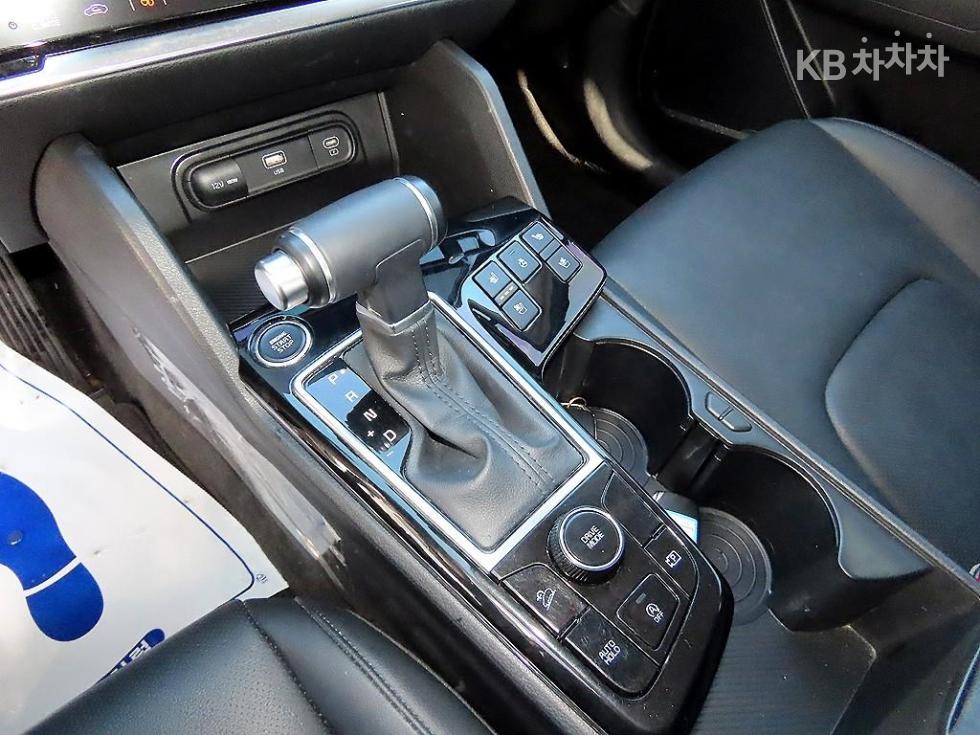 2023 - kia sportage