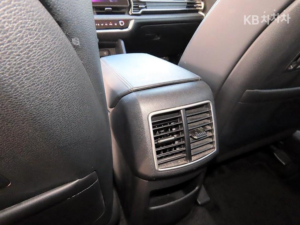 2023 - kia sportage