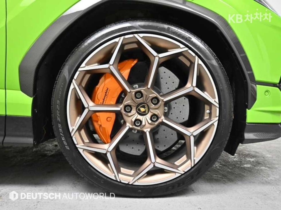 Lamborghini Urus — miniaturë 5