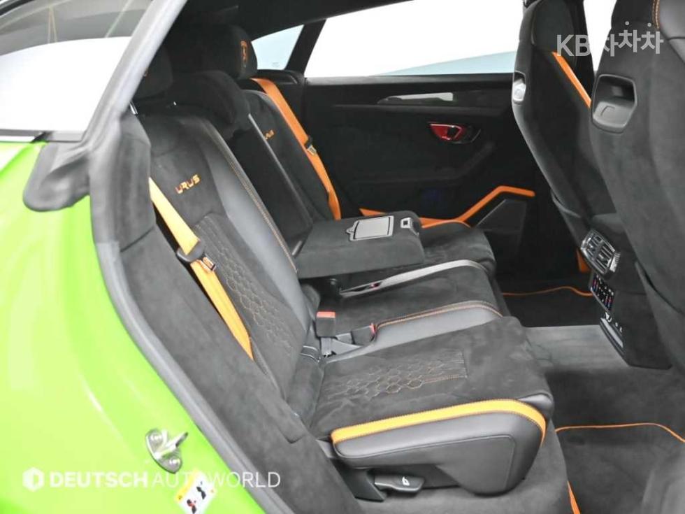 Lamborghini Urus — miniaturë 12