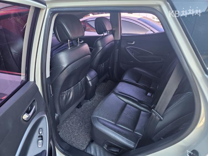 Hyundai Santa Fe DM R2.0 2WD PREMIUM Base Type 7