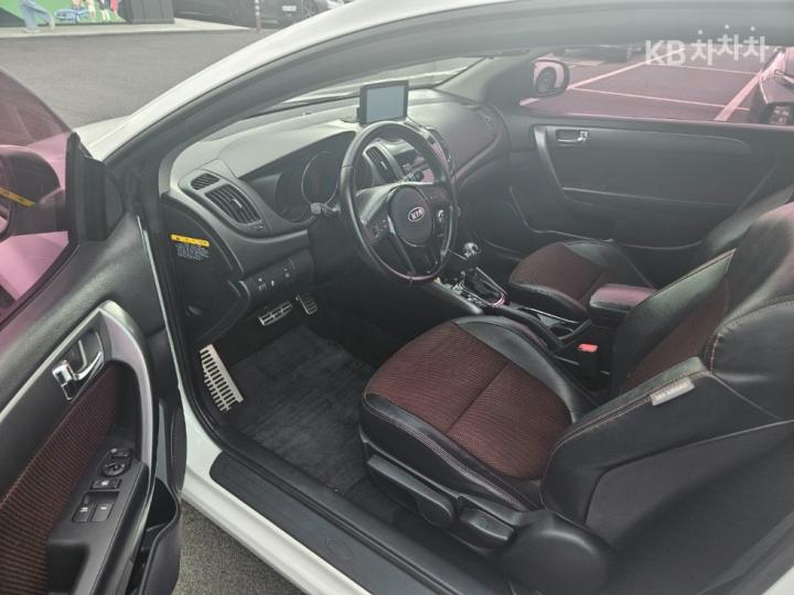Kia Forte Koup 1.6 KOUP Premium Type Red Premium 6