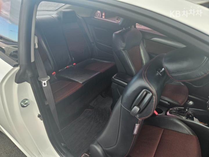 Kia Forte Koup 1.6 KOUP Premium Type Red Premium 8