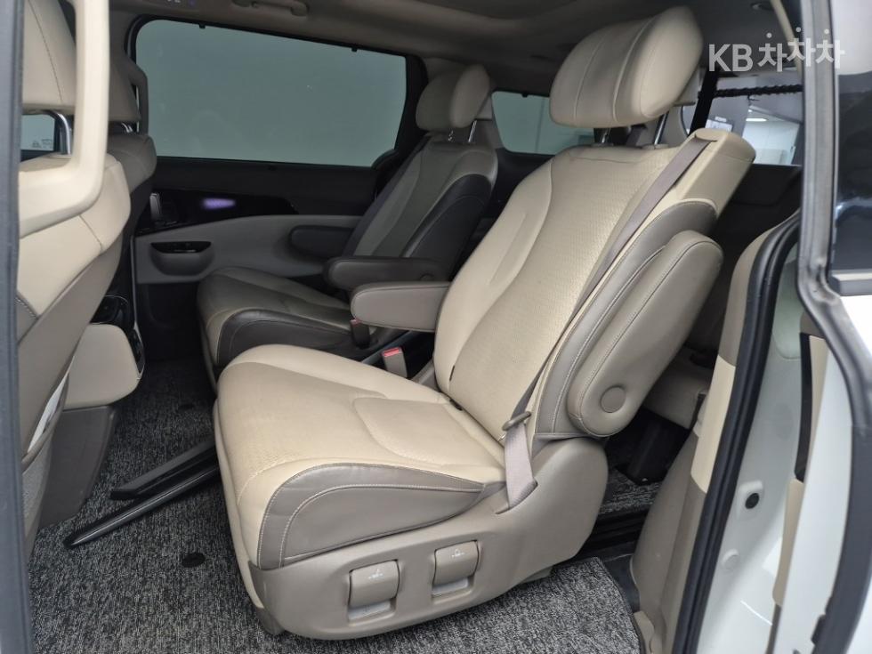 2021 - kia carnival