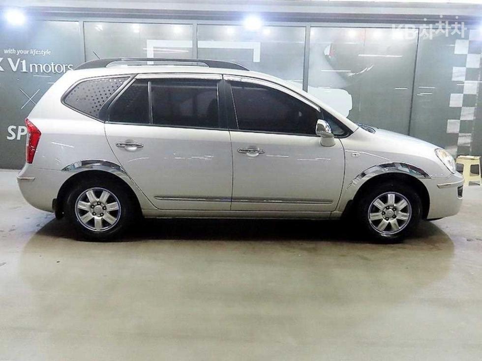 Kia Carens — miniaturë 3