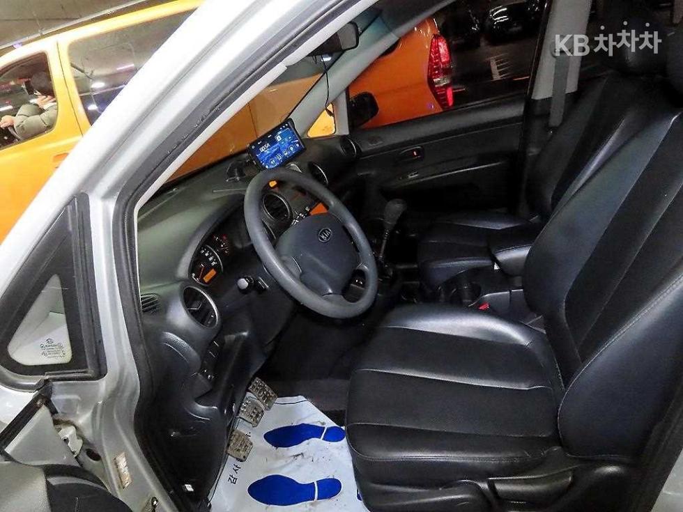 Kia Carens — miniaturë 6