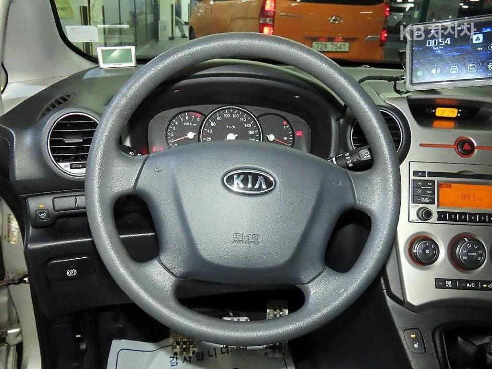 Kia Carens — miniaturë 8