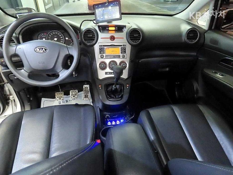 Kia Carens — miniaturë 10