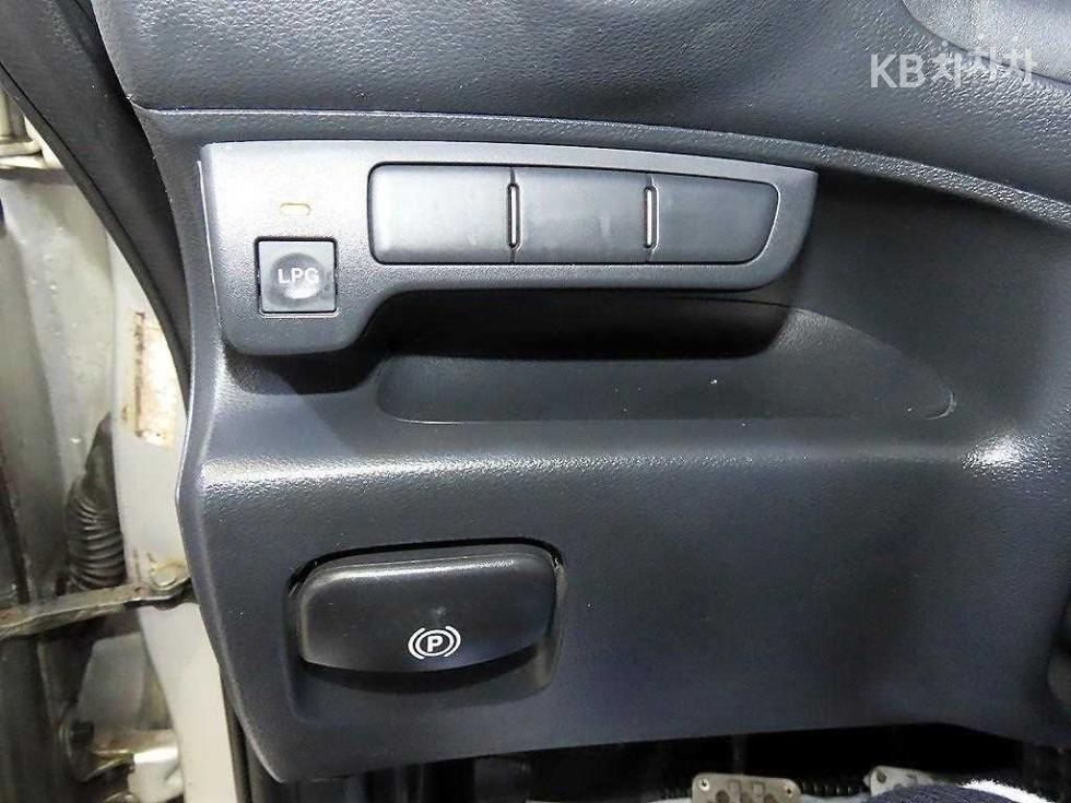 Kia Carens — miniaturë 13