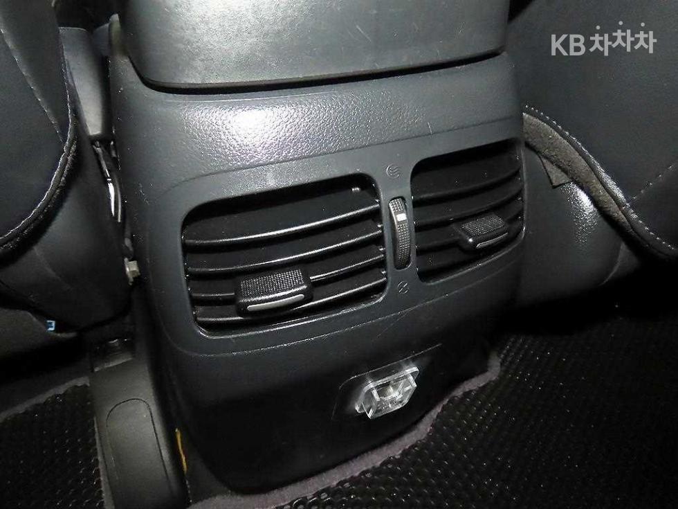 Kia Carens — miniaturë 15