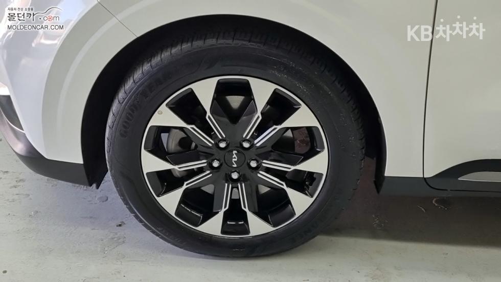 2023 - kia carnival