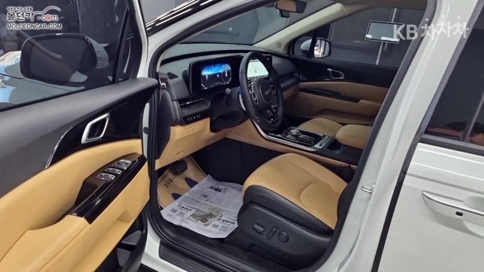 2023 - kia carnival