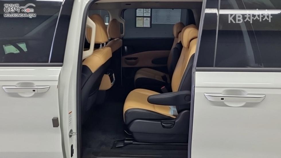 2023 - kia carnival