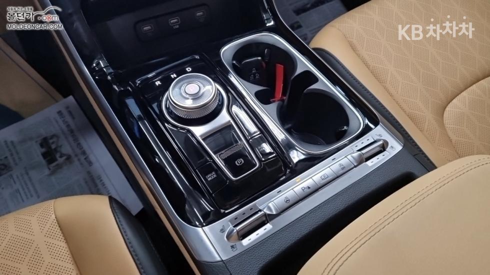 2023 - kia carnival