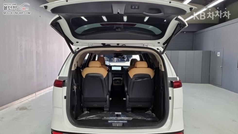 2023 - kia carnival