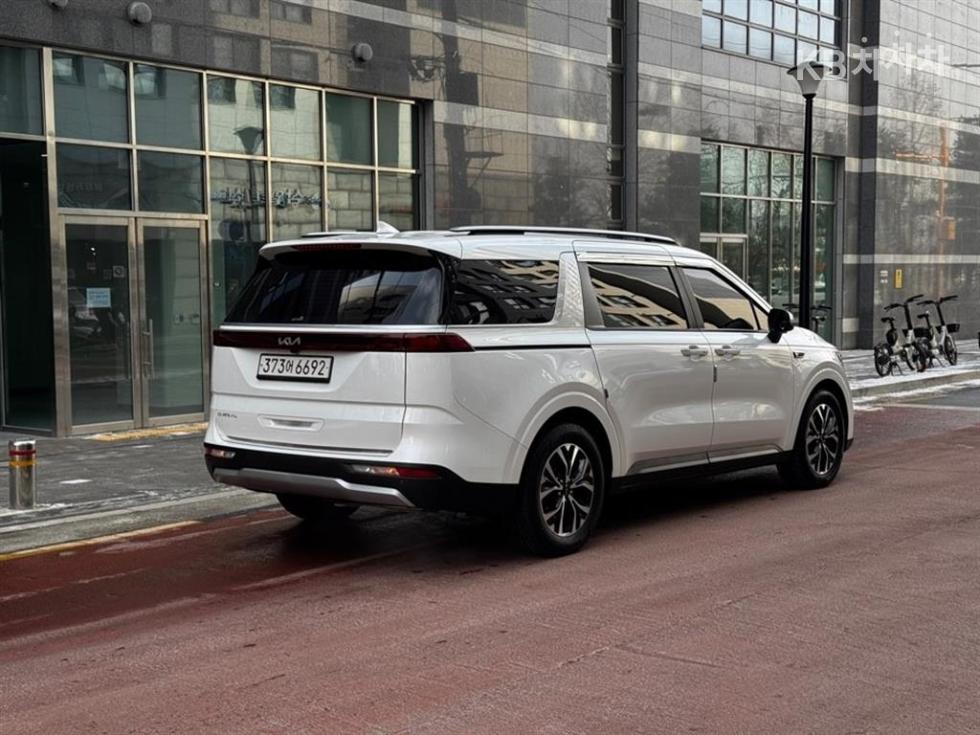 2023 - kia carnival